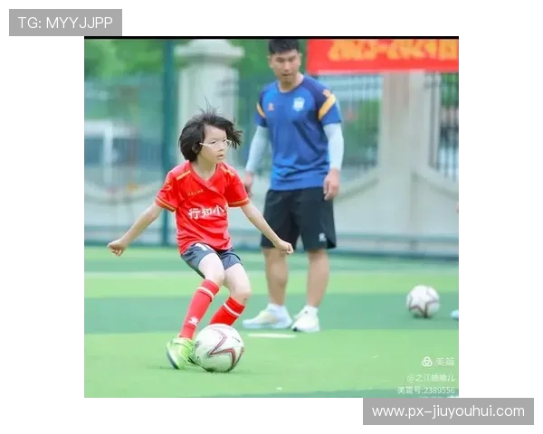 Coco剪辑小足球展现绿茵激情记录青春奔跑与梦想瞬间